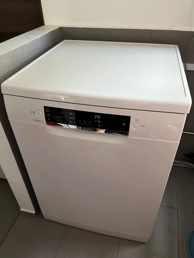 Bosch Serie 4 Free standing Dishwasher SMS46GW01P
