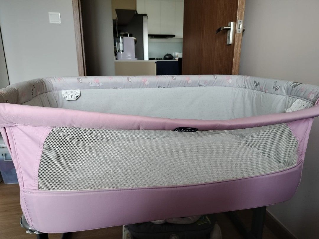 Chicco Next2Me baby cot with Wheels to bless Babies