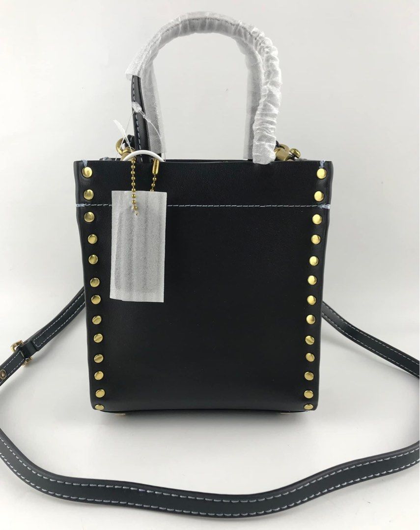 coach mini cally (Category: Luxury Bags & Wallets) located in Pasig City. Submitted by mgmanila (Listing ID 1237921308, Image 3). Description: SALE! CCH Cashin Mini Dimensions:14cm (L) x 17cm (H) x 7.5cm (W) 1,900 only ✔️Cash on Pickup (COP) via LBC available ✔️Cash on Delivery (COD) available within Metro Manila only ✔️MOP: Gcash,Maya And Bank transfer ✔️Shipping via Lalamove, Grab and Joyride ✔️Yes to Same day delivery🥰 ✔️Open for Layaway 📩DM