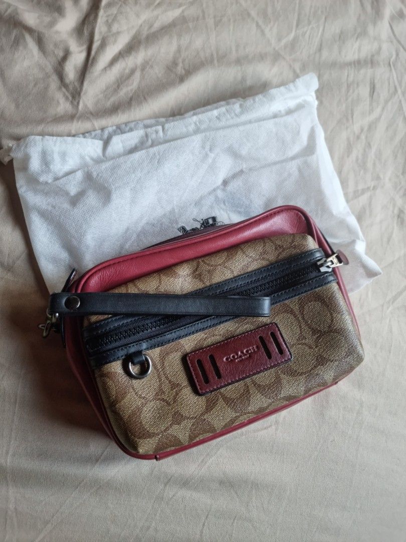 Coach Wash Bag, Luxury, Bags & Wallets on Carousell