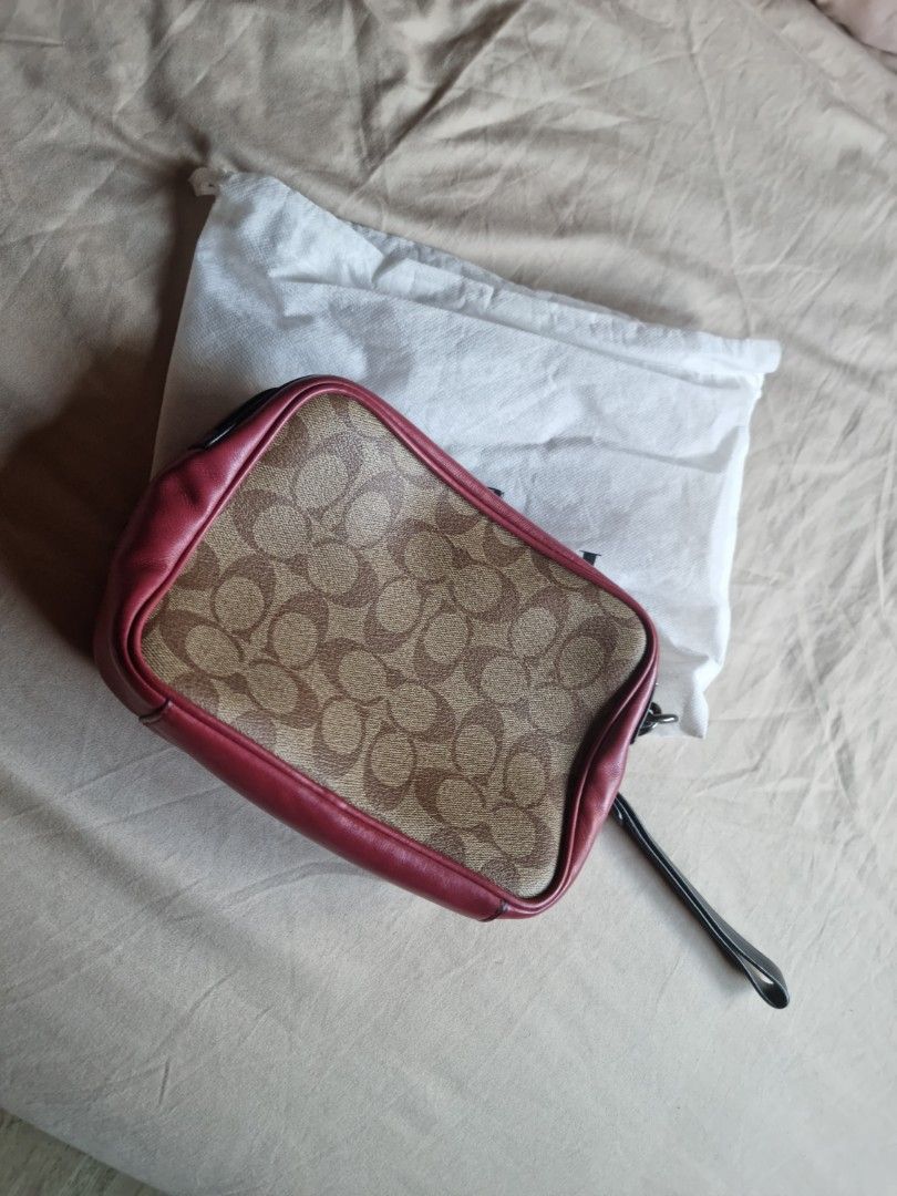 Coach Wash Bag, Luxury, Bags & Wallets on Carousell