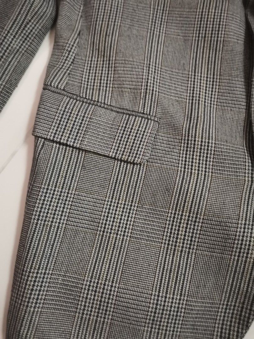 Coat (Category: Coats, Jackets and Outerwear) located in Kuala Lumpur. Submitted by wiz_wizzy (Listing ID 1237921292, Image 3). Description: Size measurements is in the pic.