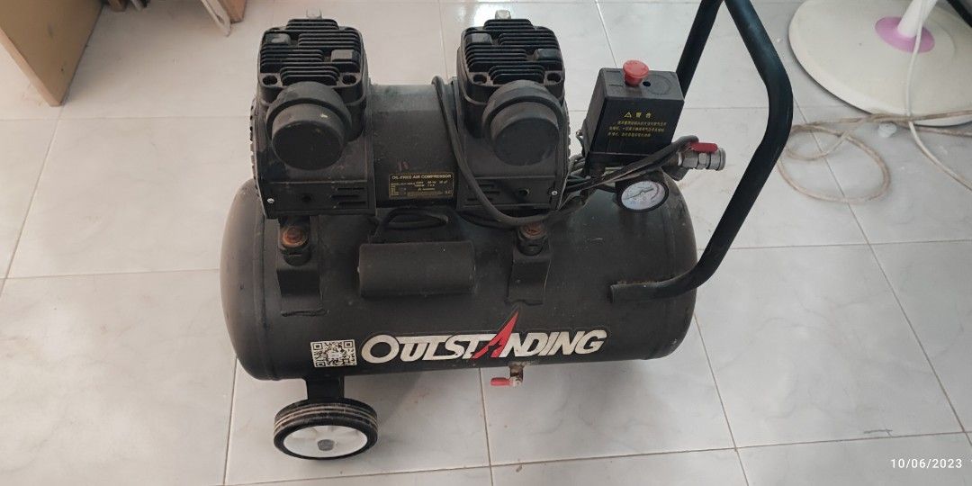 Compressor (Category: Electrical, Adaptors & Sockets) located in Singapore. Submitted by karinng (Listing ID 1238024465, Image 1). Description: provide own transport.
