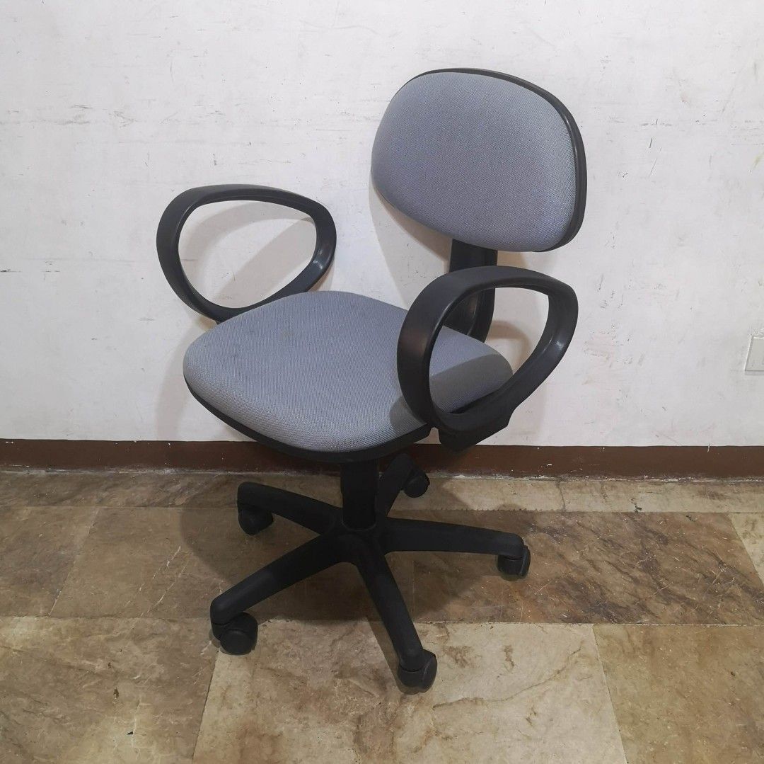 Swivel office armchair, 1pc only (SOLD computer desk) on Carousell