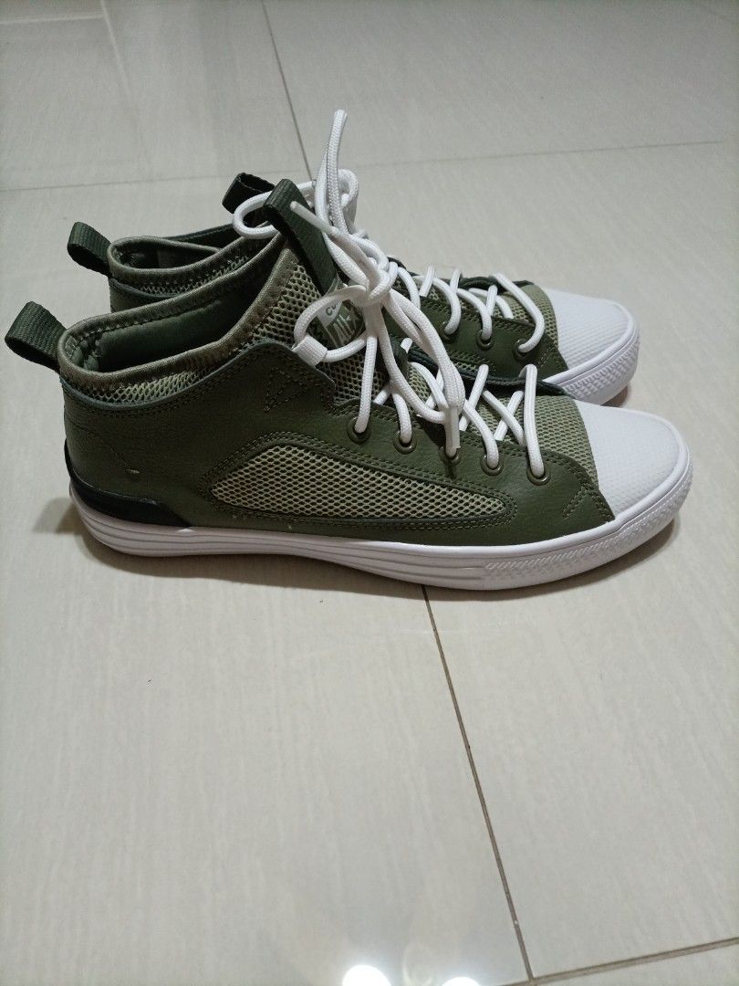 Mens green chuck hotsell taylors
