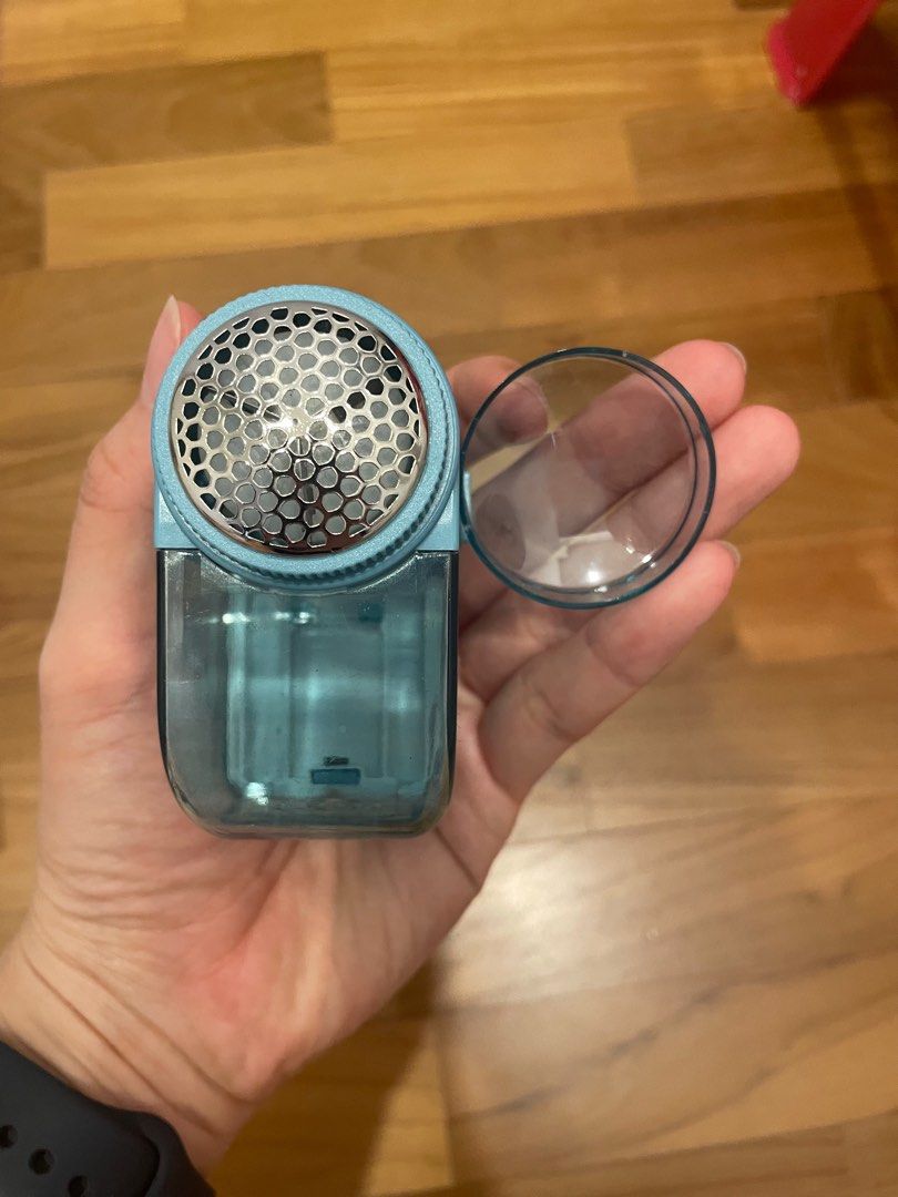 Daiso electric lint remover blue, Furniture & Home Living, Home Improvement & Organisation, Home