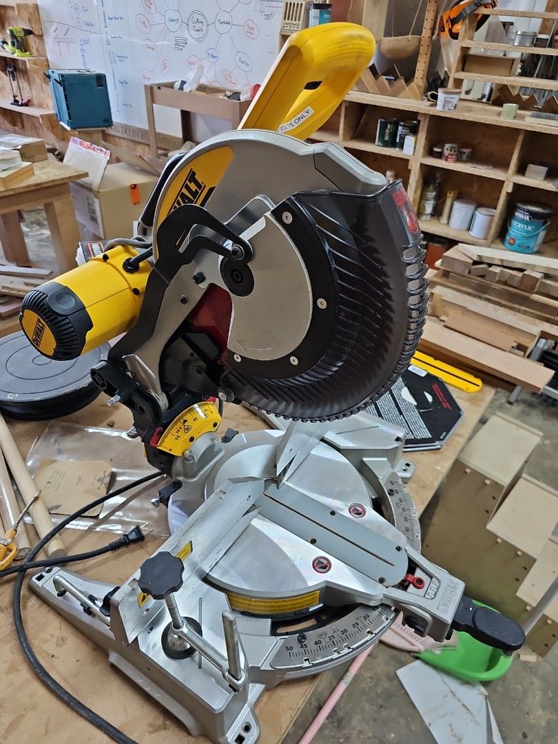 Dewalt DWS716XPS Miter Saw 12