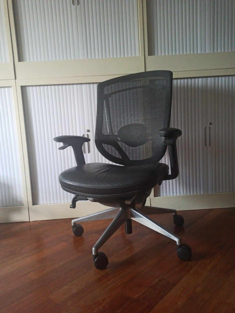Ergonomic Gaming chair Neue Secret lab MKS better than herman