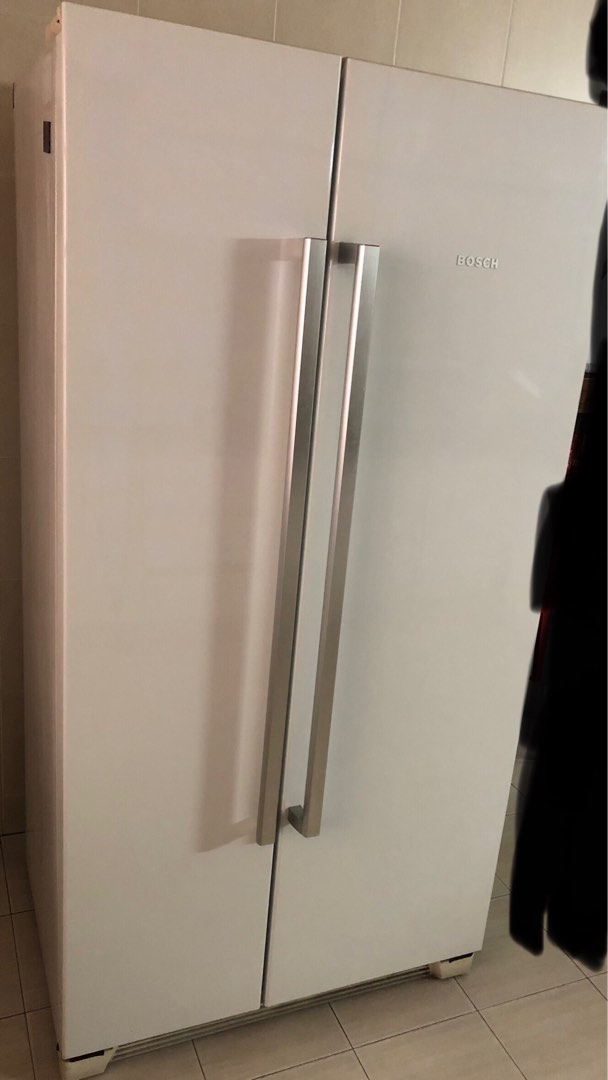 Faulty fridge Bosch, TV & Home Appliances, Kitchen Appliances