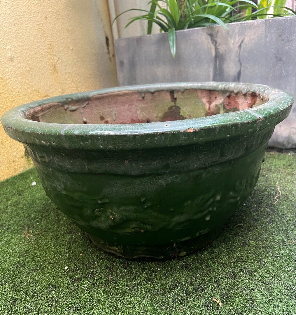 Green glazed clay pot/planter (FREE), Furniture & Home Living