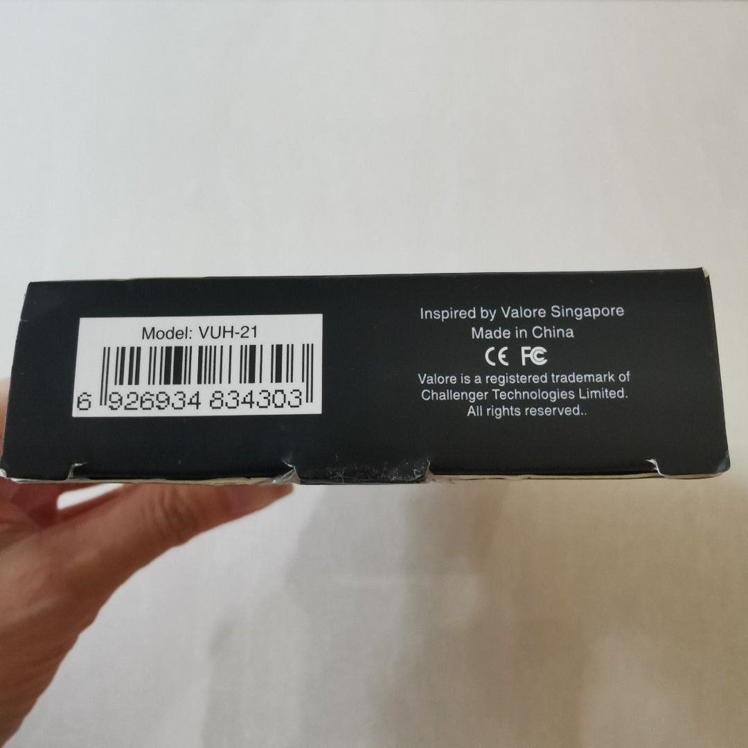 HDMI Adaptor (Category: Cables & Adaptors) located in Singapore. Submitted by eys0000 (Listing ID 1237897567, Image 3). Description: Brand new VALORE 4IN1 HDMI to HDMI/VGA/DVI/3.5MM Audio Adaptor.