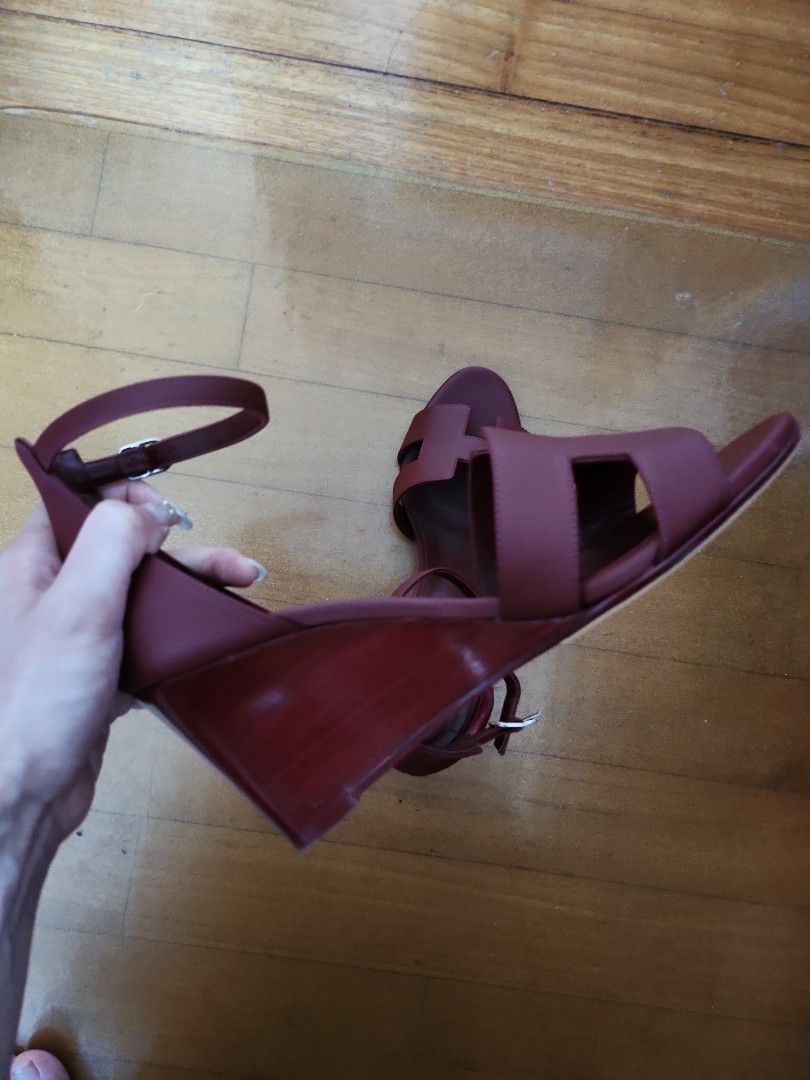 Maroon wedge sale
