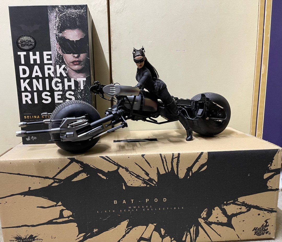 Hot toys MMS591 Bat Pod and hot toys selina kyle, Hobbies & Toys, Toys