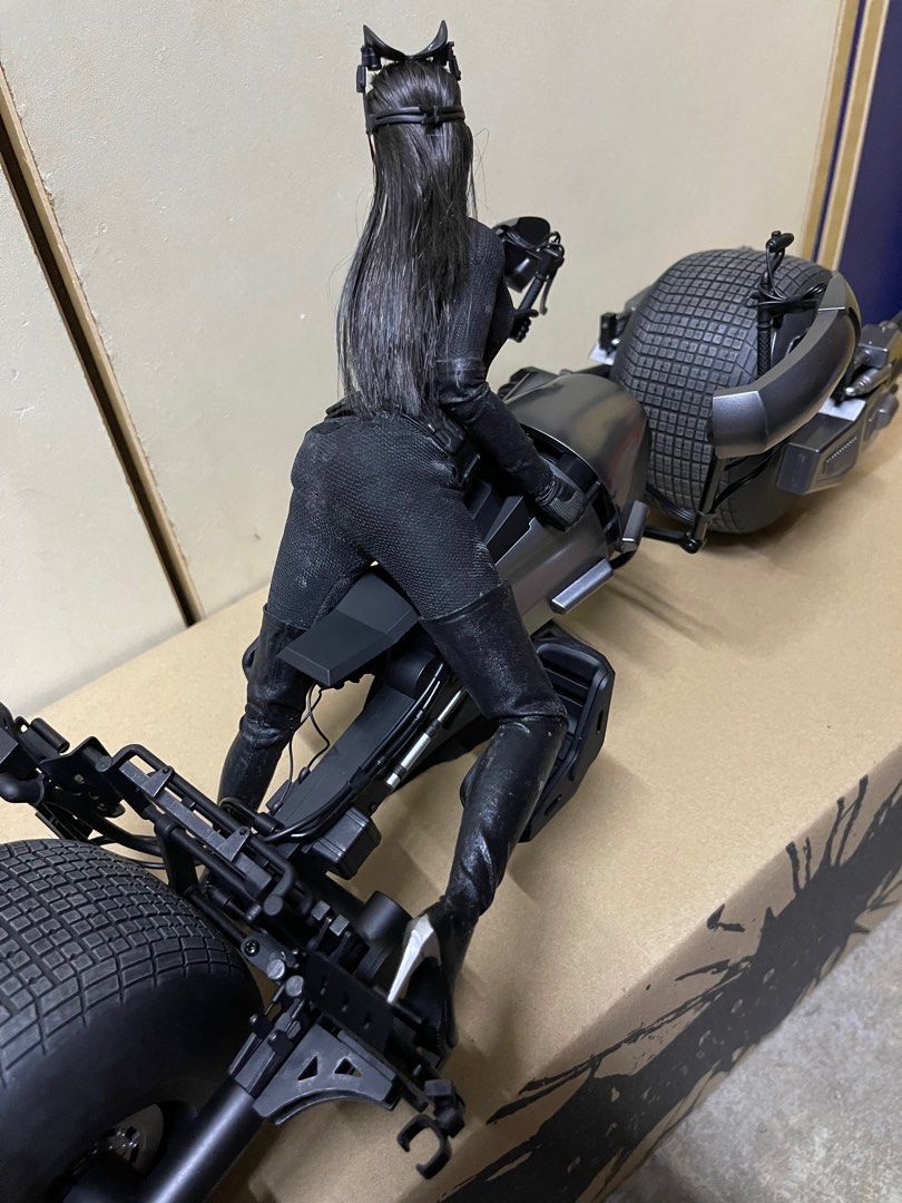 Hot toys MMS591 Bat Pod and hot toys selina kyle, Hobbies & Toys, Toys