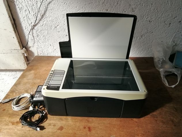 HP printer and scanner (Category: Printers, Scanners & Copiers) located in Makati City. Submitted by cuco678 (Listing ID 1237990427, Image 2). Description: good quality comes with scanner will give freebies to anyone who buys full price.