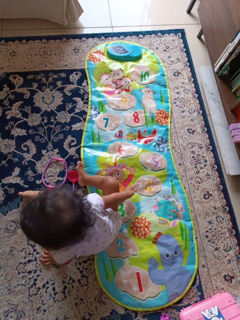 In the night garden explore and learn musical playmat 2025