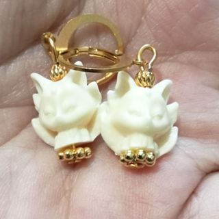 SALE‼️Ivory Fruit 9 tailed fox charm Loop Earrings