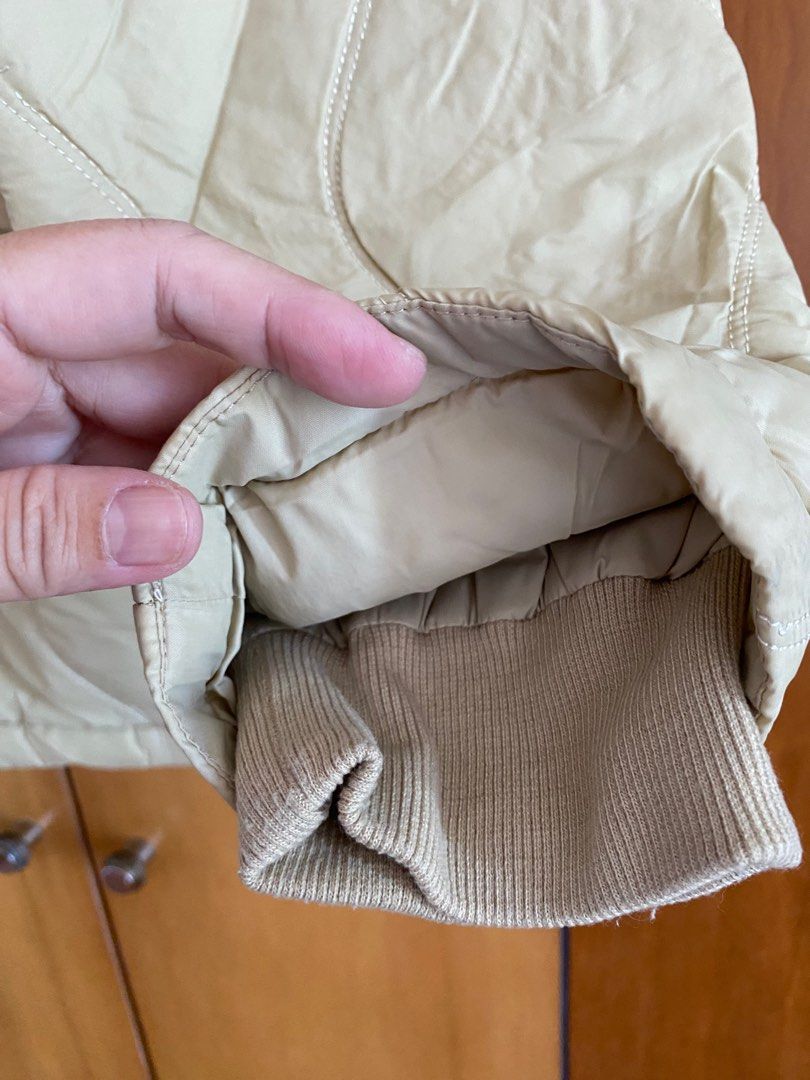 Jacket (Category: Coats, Jackets and Outerwear) located in Singapore. Submitted by medlppj (Listing ID 1237909311, Image 5). Description: .