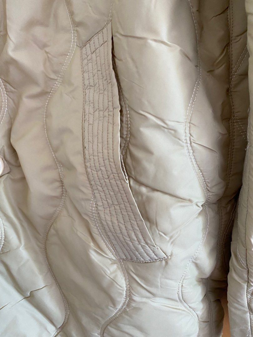 Jacket (Category: Coats, Jackets and Outerwear) located in Singapore. Submitted by medlppj (Listing ID 1237909311, Image 3). Description: .