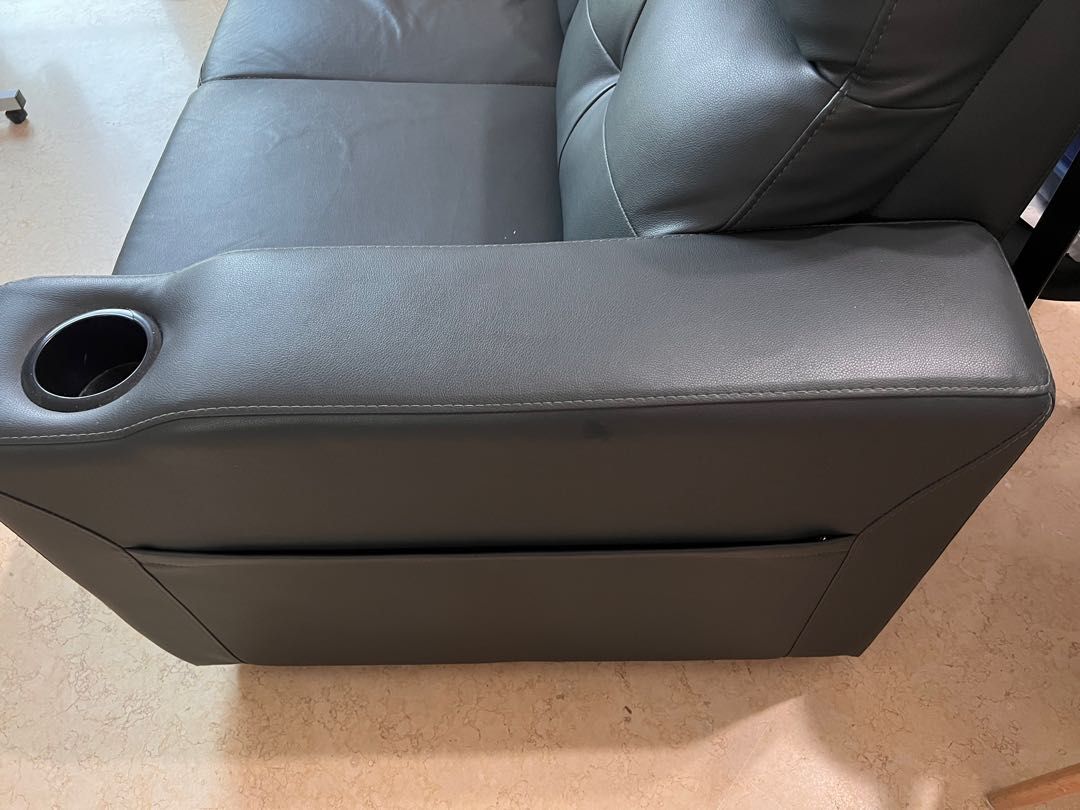 Leather Sofa (Category: Sofas) located in Singapore. Submitted by ccyoo (Listing ID 1237954047, Image 2). Description: To arrange mover to pick up by buyer.