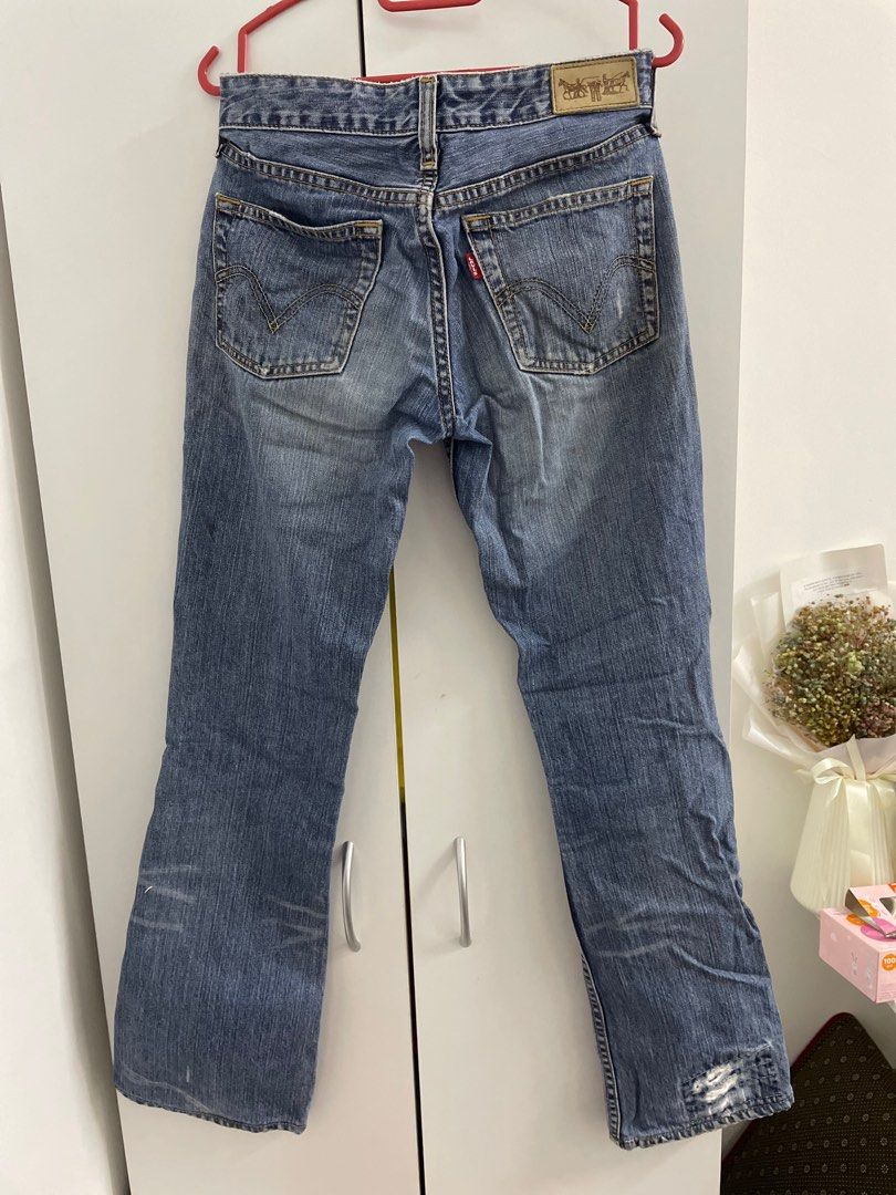 Levi s classic ripped jeans Women s Fashion Bottoms Jeans