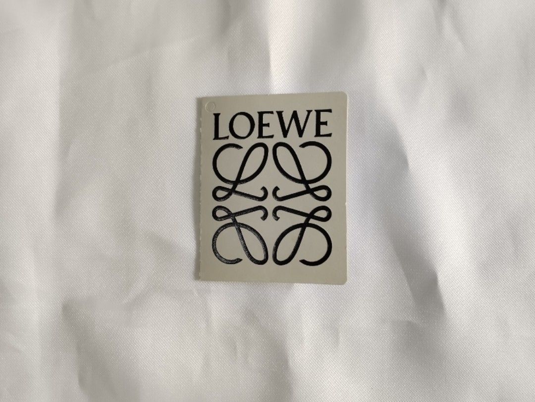 Loewe label top