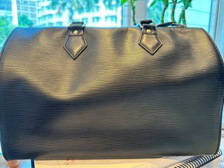 Authentic LOUIS VUITTON Epi Black Speedy Handbag, Luxury, Bags & Wallets on  Carousell