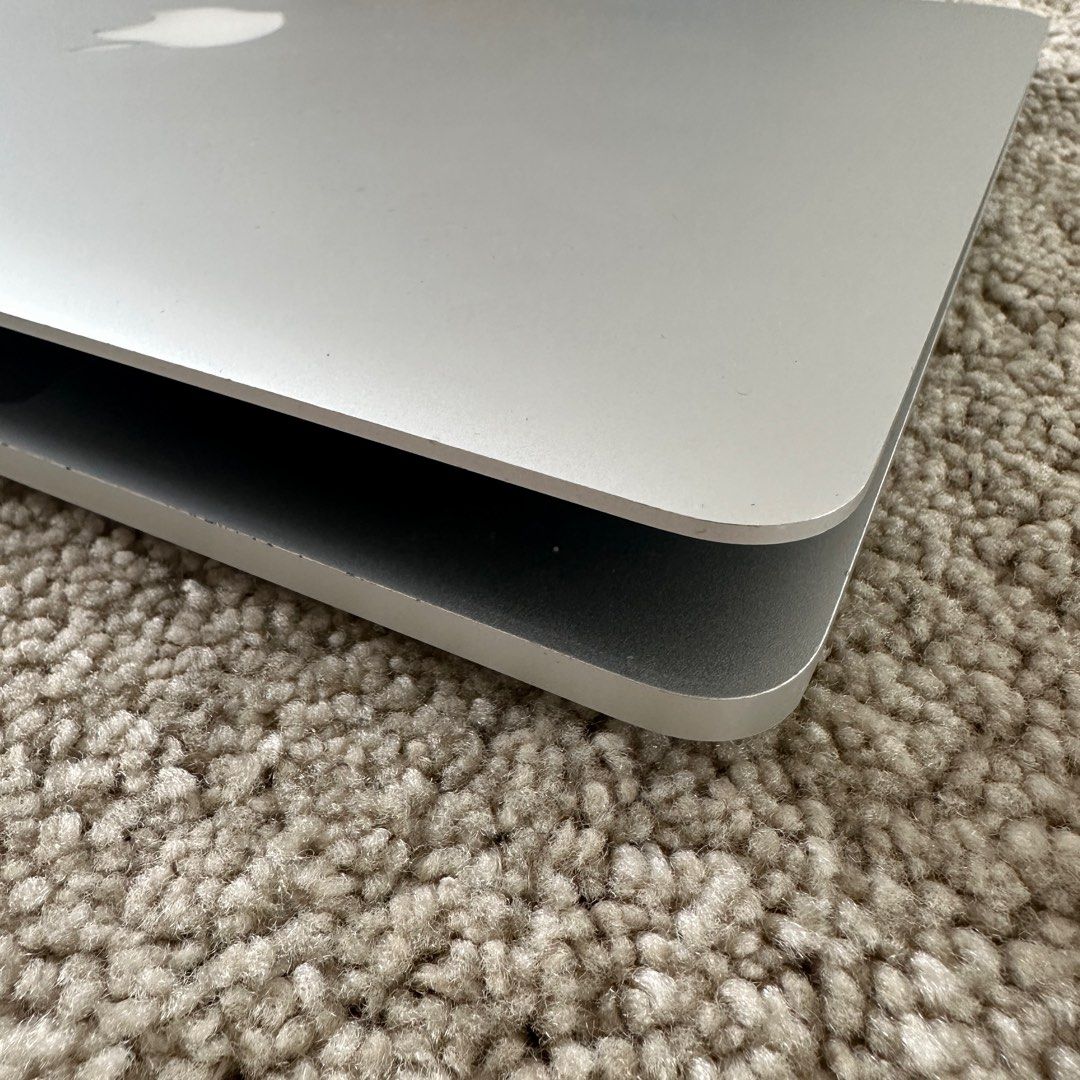 Macbook pro 13 inch retina display early 2015 SSD 256GB core i5 on