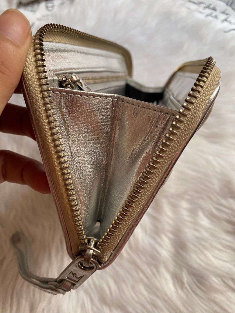 Buy Wristlet Purse for Women Online from India's Luxury Designers 2023