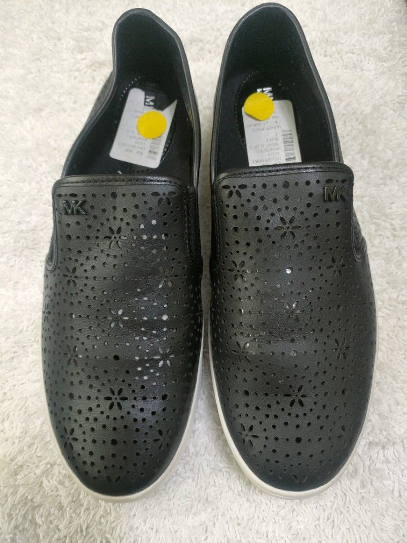 MICHAEL KORS SHOES TRENT SLIP ON SHOES Women s Fashion Footwear Loafers on Carousell
