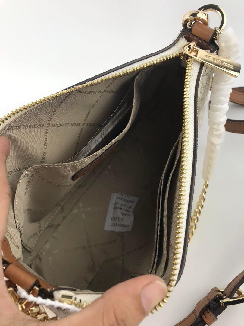 MK Med Jetset (Category: Luxury Bags & Wallets) located in Pasig City. Submitted by mgmanila (Listing ID 1237914847, Image 2). Description: SALEE! MK Med Jetset Baguette Dimensions:24 x 6.5 x 14 cm 2,600 ✔️Cash on Pickup (COP) via LBC available ✔️Cash on Delivery (COD) available within Metro Manila only ✔️MOP: Gcash,Maya And Bank transfer ✔️Shipping via Lalamove, Grab and Joyride ✔️Yes to Same day delivery🥰 ✔️Open for Layaway 📩DM us for more in