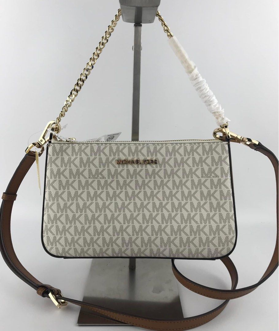 MK Med Jetset (Category: Luxury Bags & Wallets) located in Pasig City. Submitted by mgmanila (Listing ID 1237914847, Image 1). Description: SALEE! MK Med Jetset Baguette Dimensions:24 x 6.5 x 14 cm 2,600 ✔️Cash on Pickup (COP) via LBC available ✔️Cash on Delivery (COD) available within Metro Manila only ✔️MOP: Gcash,Maya And Bank transfer ✔️Shipping via Lalamove, Grab and Joyride ✔️Yes to Same day delivery🥰 ✔️Open for Layaway 📩DM us for more in