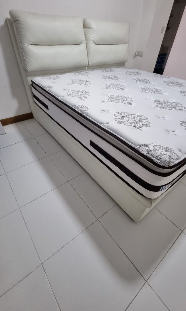 MOVING OUT SALE Sealy Posturepedic Prestige Signature Mattress