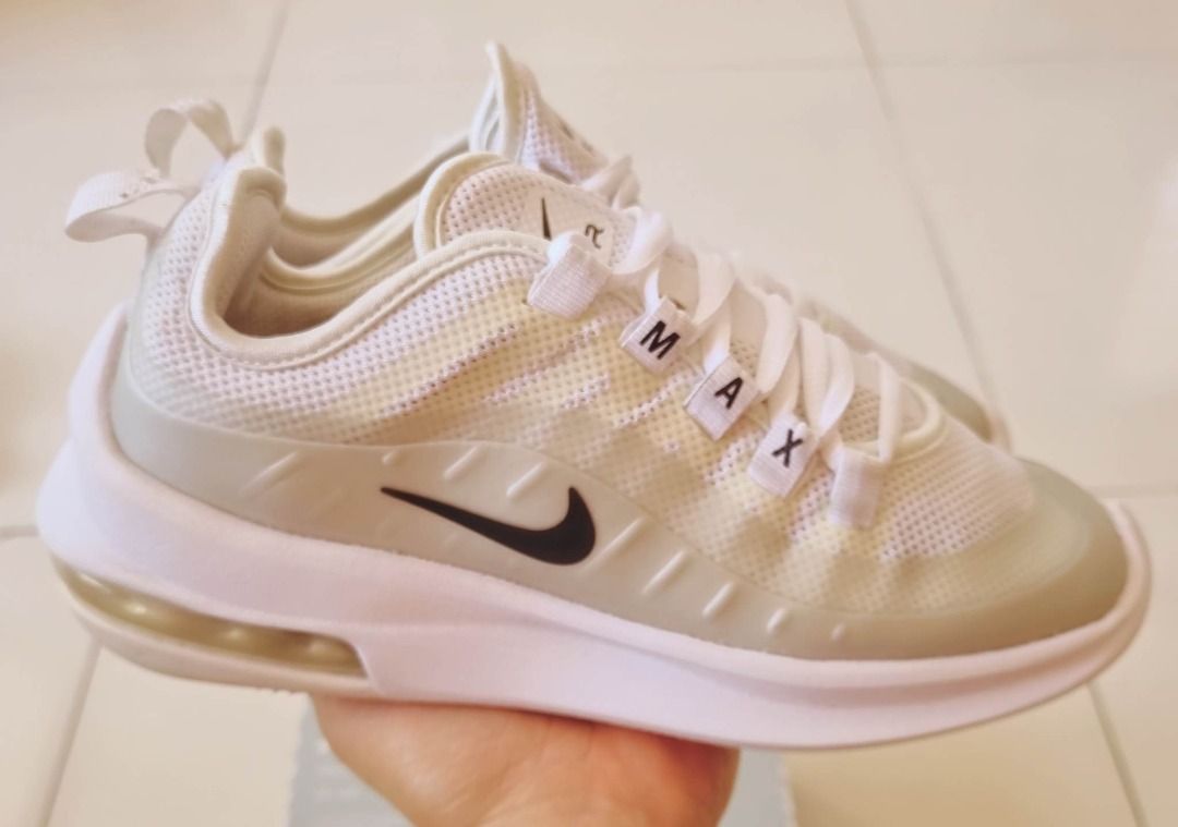 Nike air max best sale axis white and gold