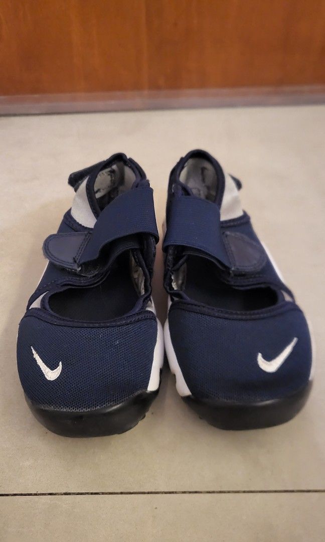 Nike rift sales navy blue