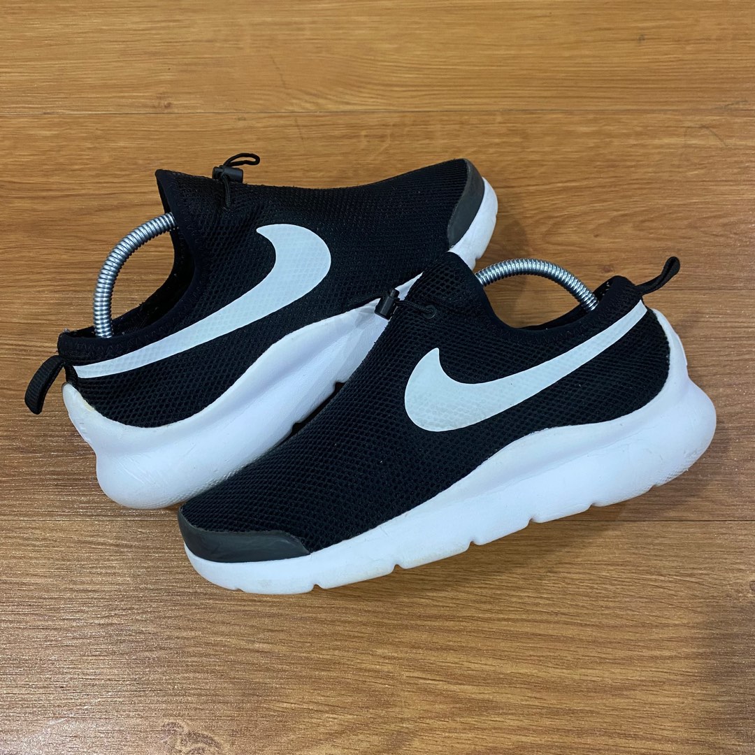 Nike aptare 7uk rs31 Women s Fashion Footwear Sneakers on