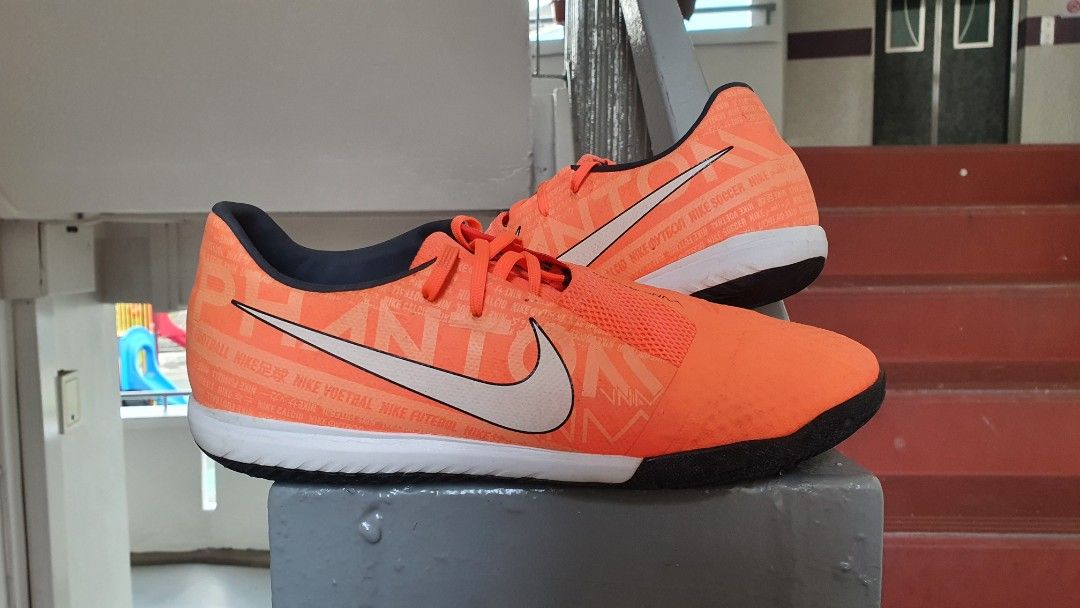 Nike Phantom Venom Academy IC Soccer Football Futsal Turf Boots Shoes,  Men's Fashion, Footwear, Sneakers on Carousell