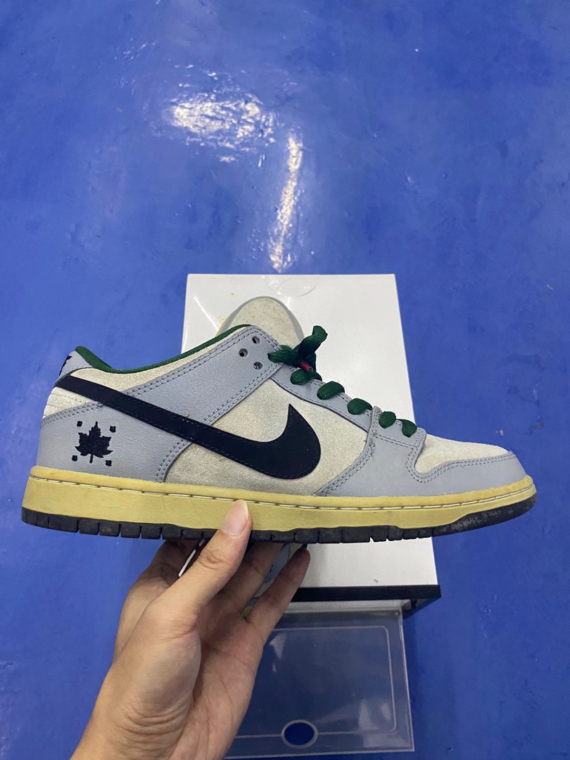 Nike sb dunk maple leaf discount