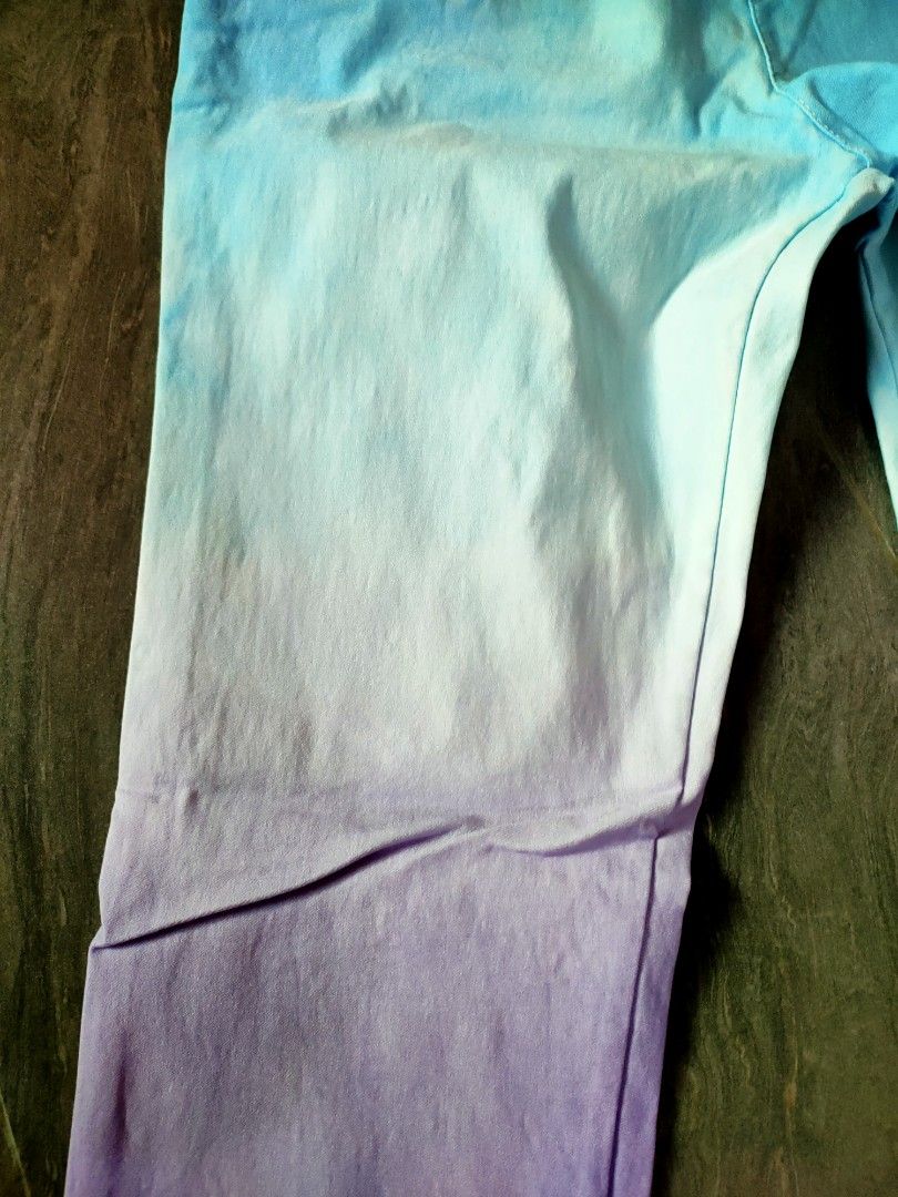 Ombre pants (Category: Jeans & Leggings) located in Kota Kinabalu. Submitted by ctlady28 (Listing ID 1237895571, Image 2). Description: 9/10 condition.. ombre and 2 different colours, stretchable.