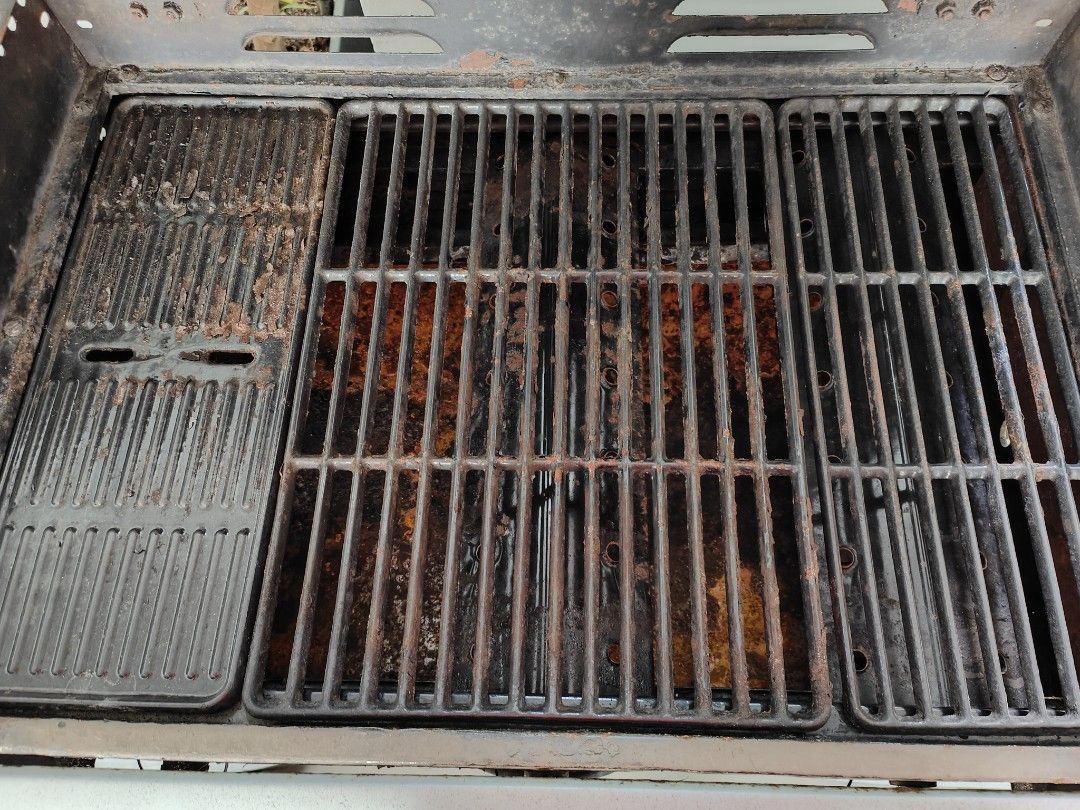 Outback bbq (Category: BBQ, Grills & Hotpots) located in Singapore. Submitted by aero66 (Listing ID 1237953167, Image 4). Description: As is outback grill, come with LPG half tank. transport self arranged. can be dismantle to fit into car.