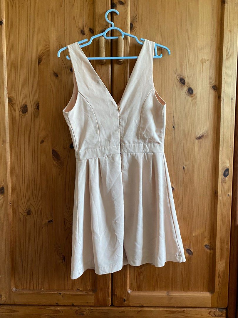 White v new arrivals neck outfit