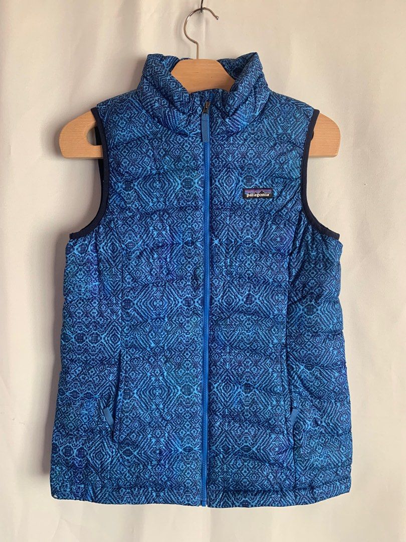 Patagonia Vest (Category: Coats, Jackets and Outerwear) located in Baguio. Submitted by THRIFThingWars (Listing ID 1238033606, Image 1). Description: Width (pit to pit)- 17.5" Length- 24" Size on Tag: XL (14) .