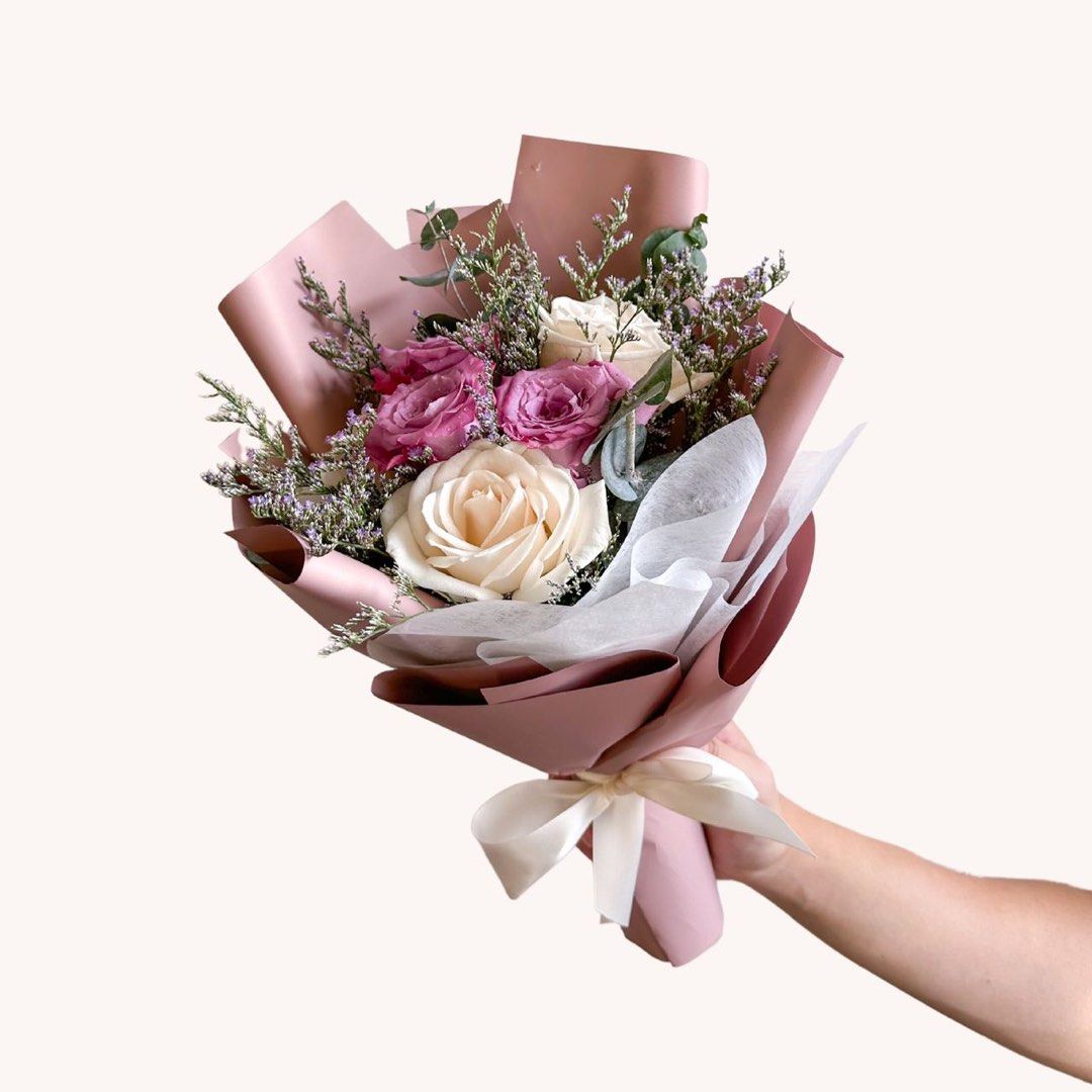 Hand bouquet, Hobbies & Toys, Stationery & Craft, Flowers & Bouquets on  Carousell