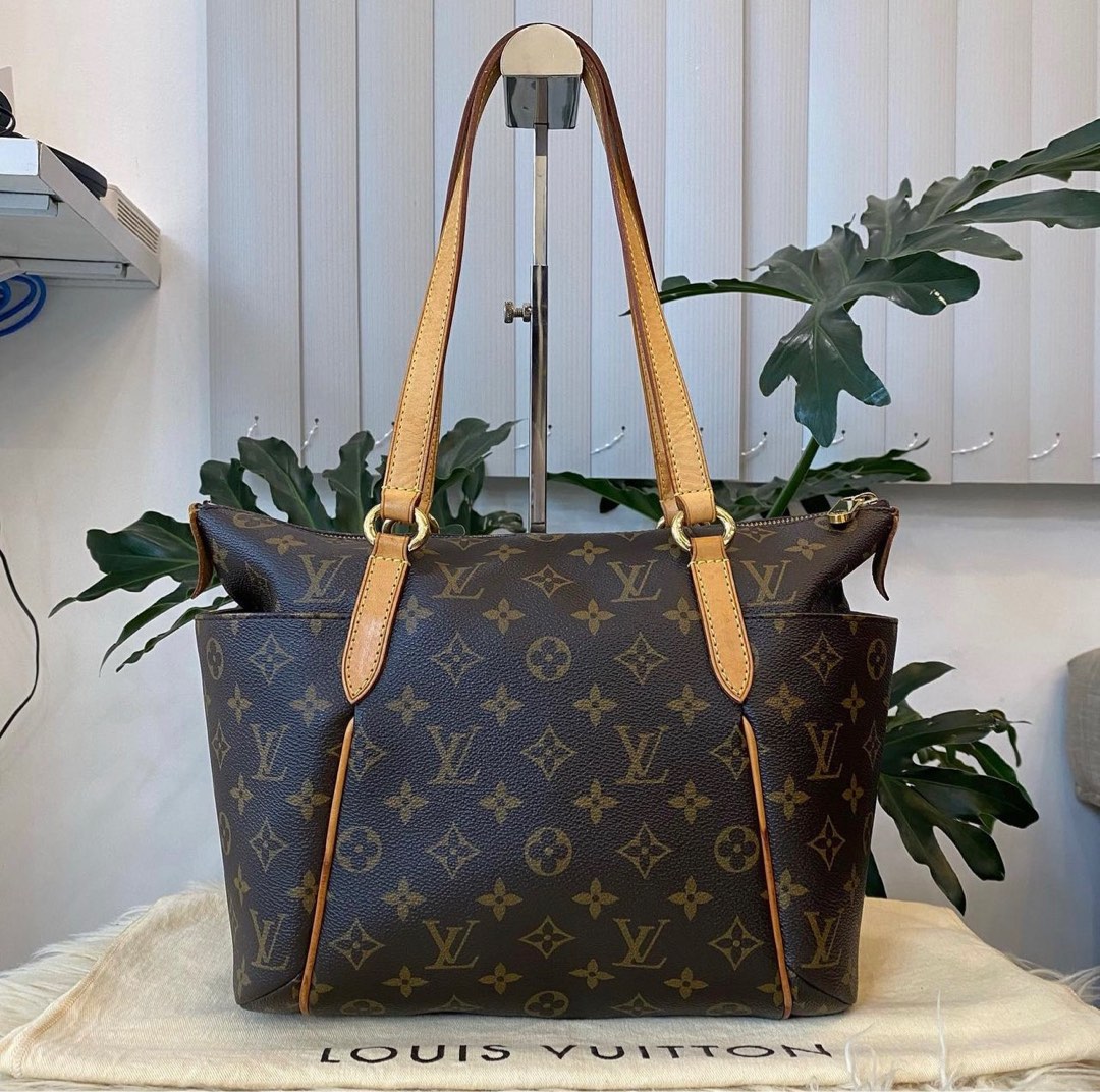 100% Authentic Louis Vuitton Totally PM, Luxury, Bags & Wallets on Carousell