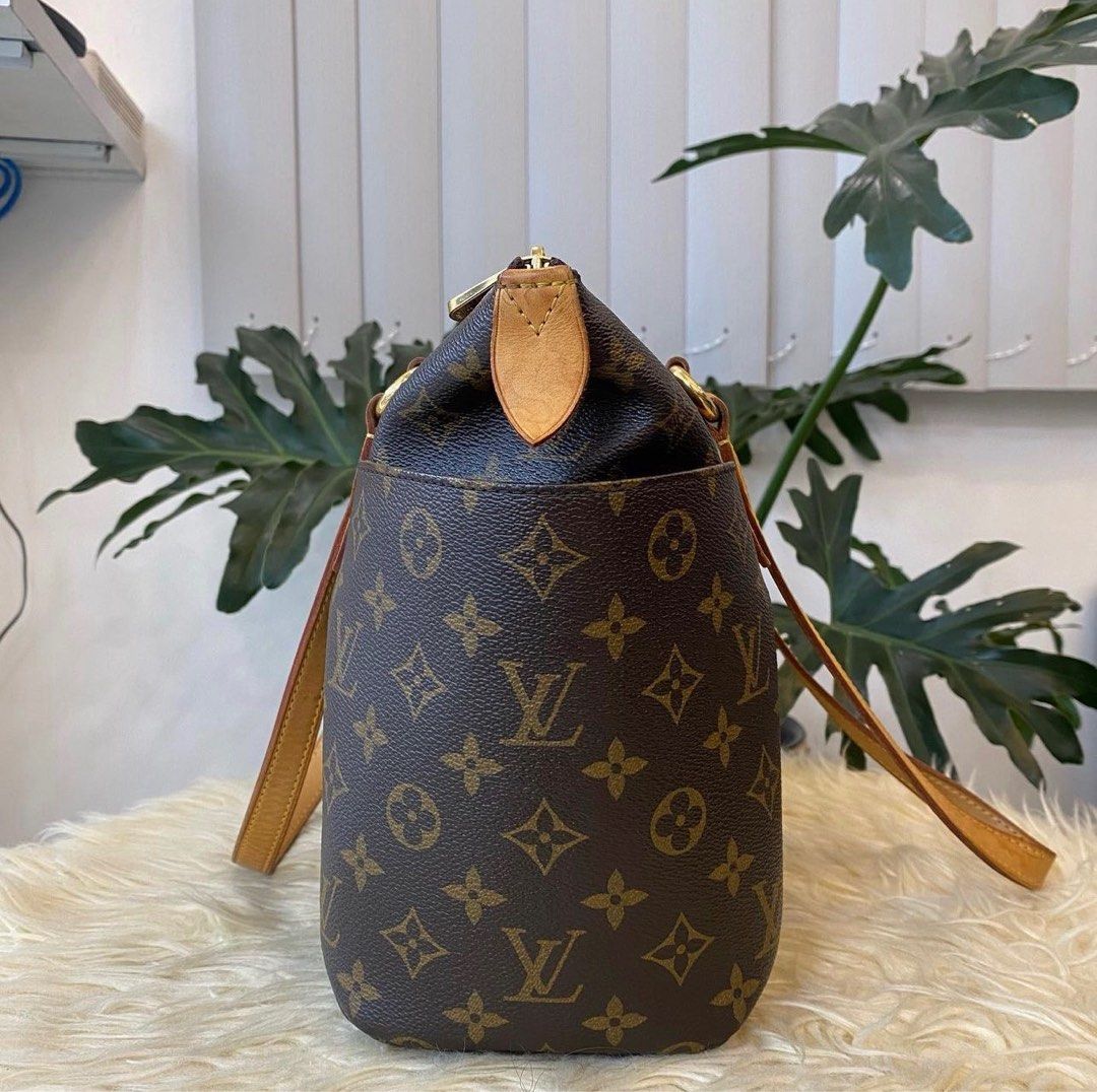 LOUIS VUITTON M56688 TOTALLY PM MONOGRAM CANVAS TOTE BAG, Luxury, Bags &  Wallets on Carousell