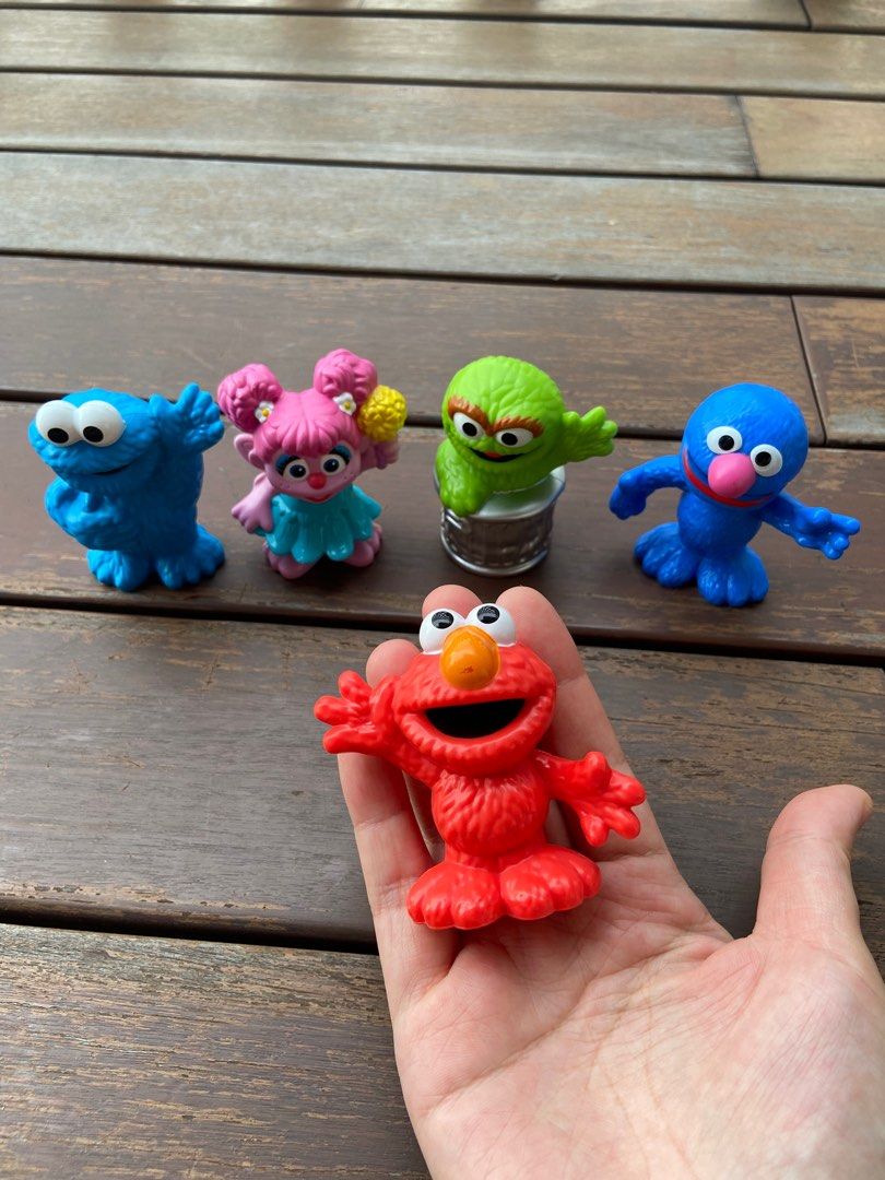 Sesame Street figurines Elmo Cookie Monster Abbie Oscar, Hobbies & Toys