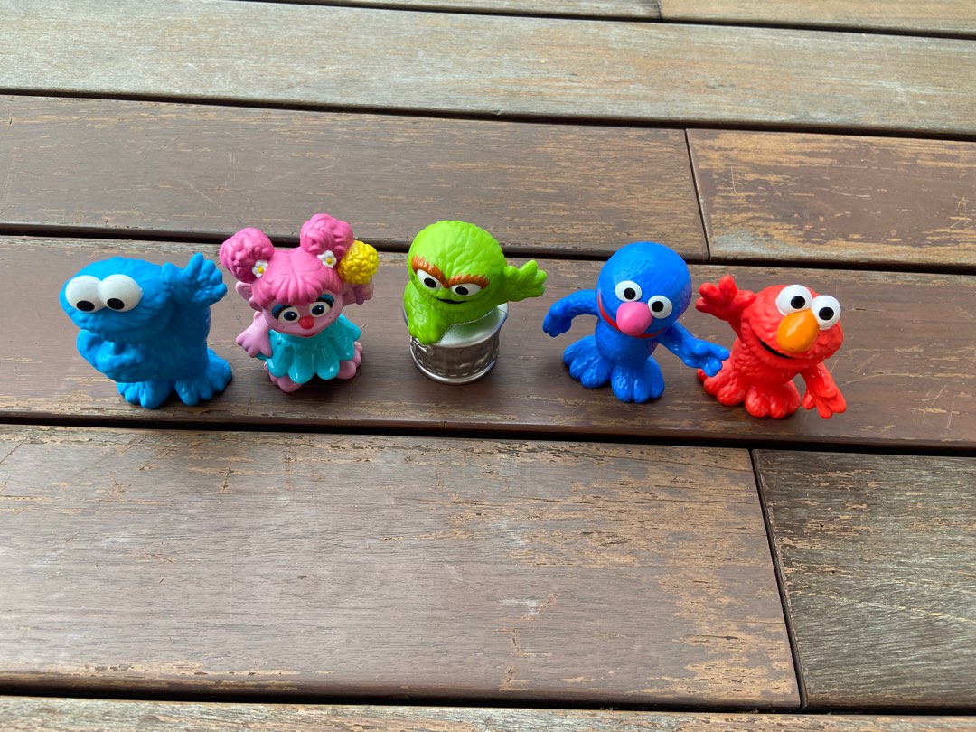 Sesame Street figurines Elmo Cookie Monster Abbie Oscar, Hobbies & Toys