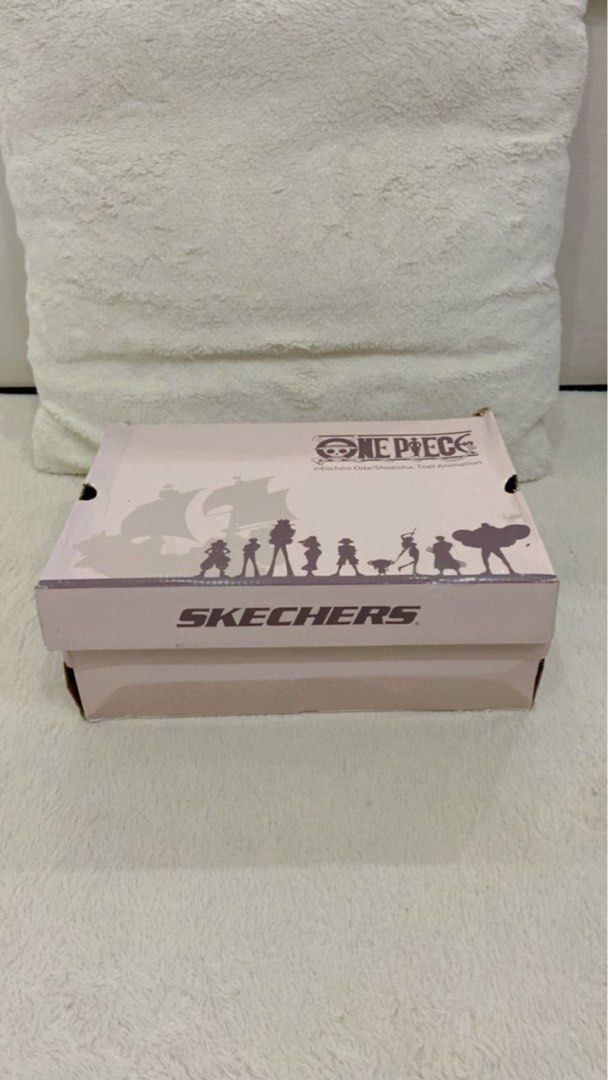 One piece skechers best sale box