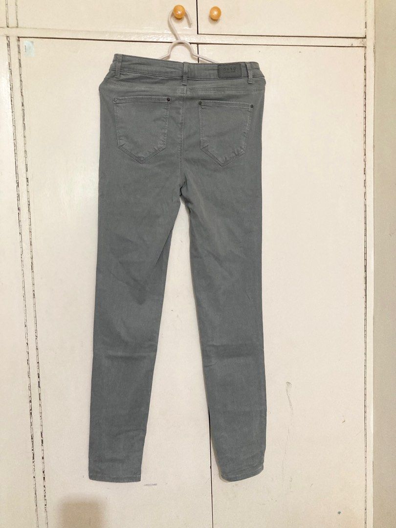 Skinny jeans (Category: Jeans) located in Manila. Submitted by franpan (Listing ID 1237876233, Image 3). Description: For sale Used twice only Size small From Turkey Shipping: LBC or J&T Payment: Gcash Message me for inquiries .