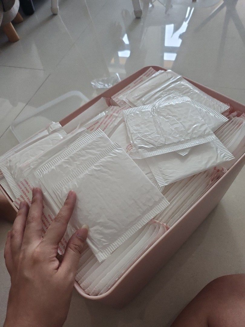 Small bubble wrap envelope, Hobbies & Toys, Stationery & Craft, Craft